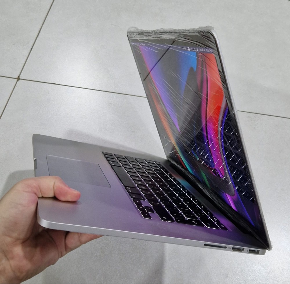 MacBook Pro Core i7 16GB - 9