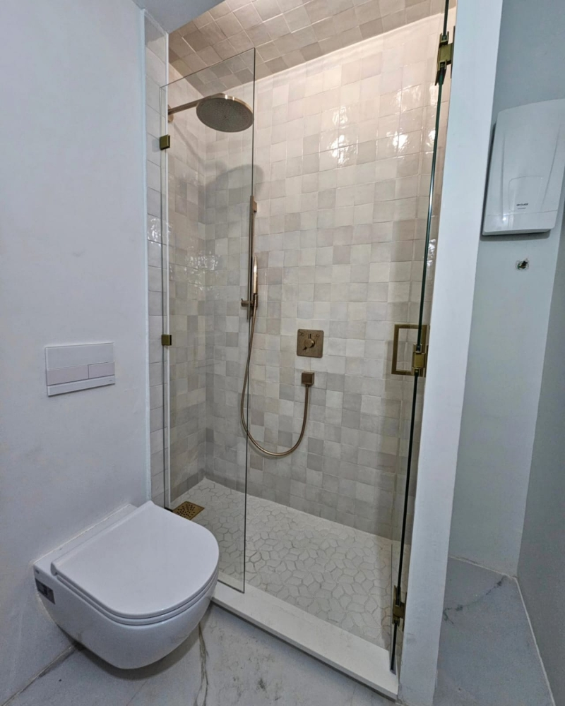 shower cabin glass and mirror - 13