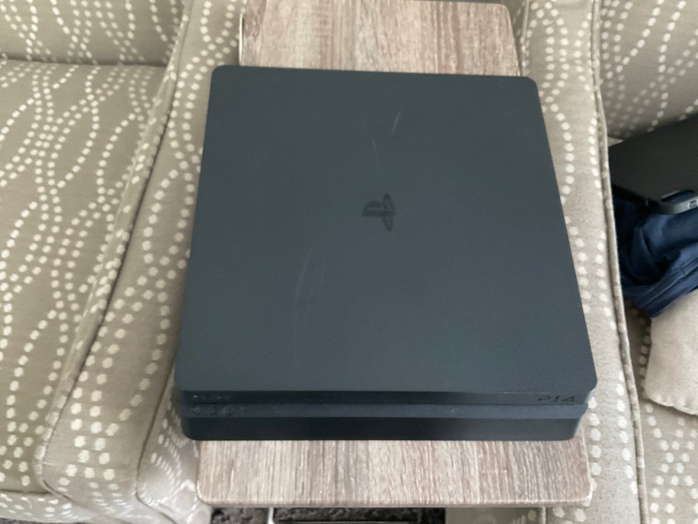 PlayStation 4 - 1