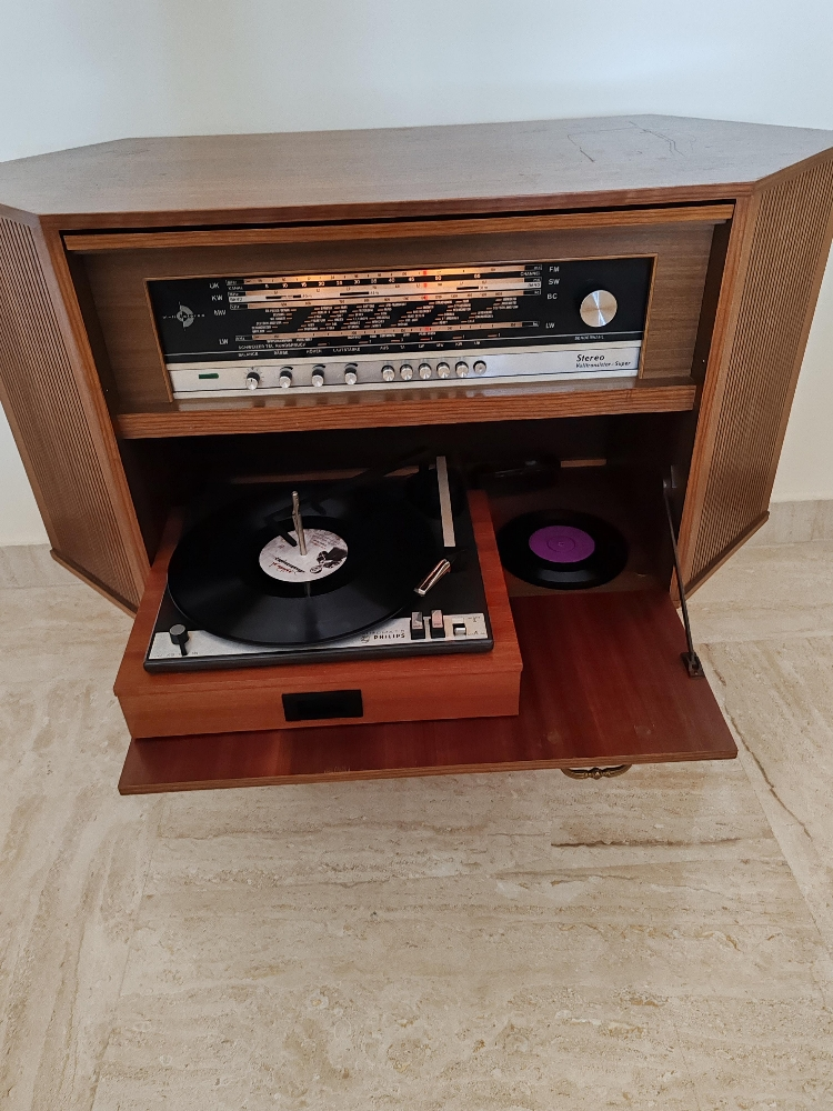 Stereo Radio and Vinyl - 5