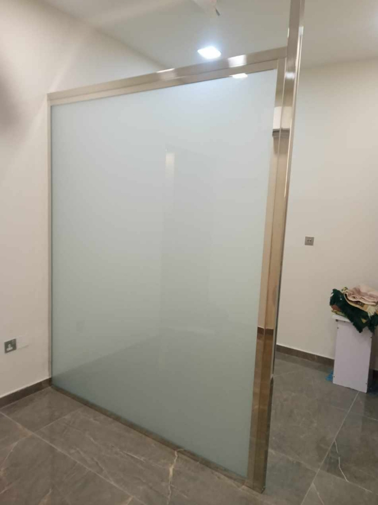 Glass partition - 13