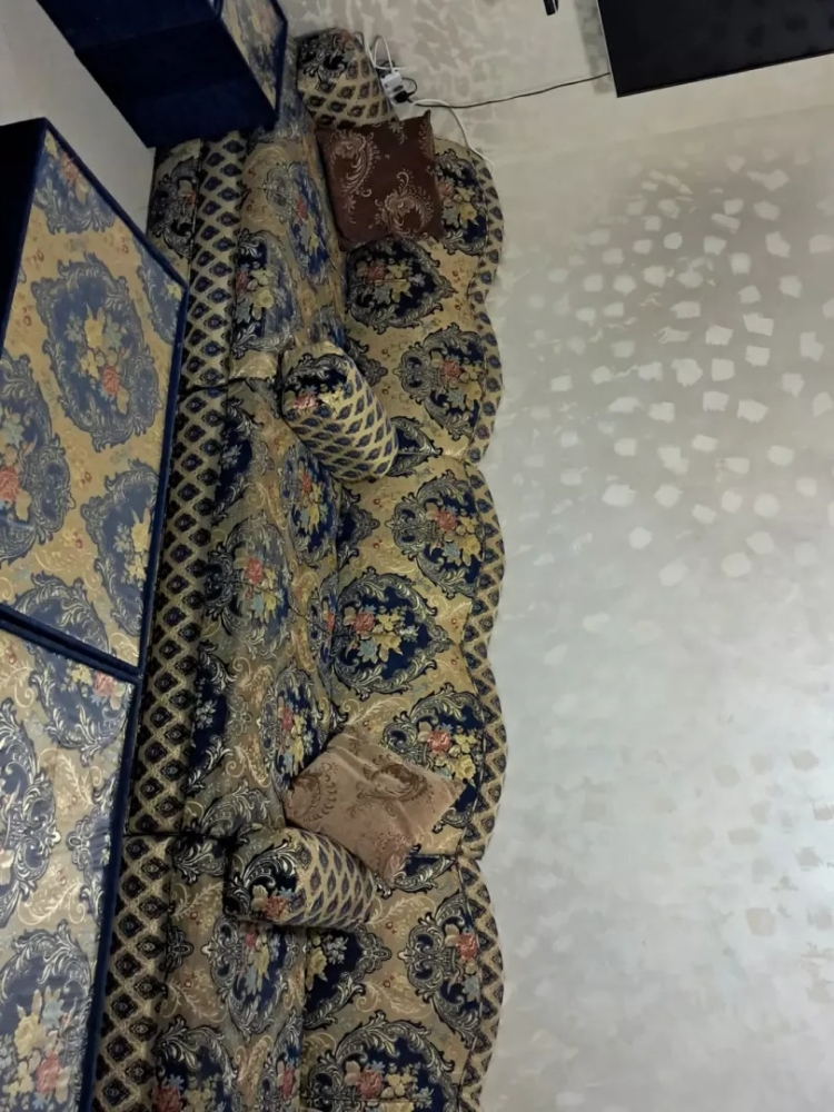 L-shaped Arabian majlis sofa - 1