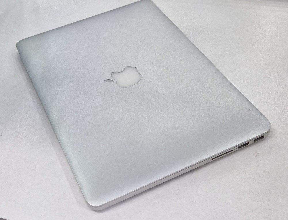 MacBook pro core i5  - 8