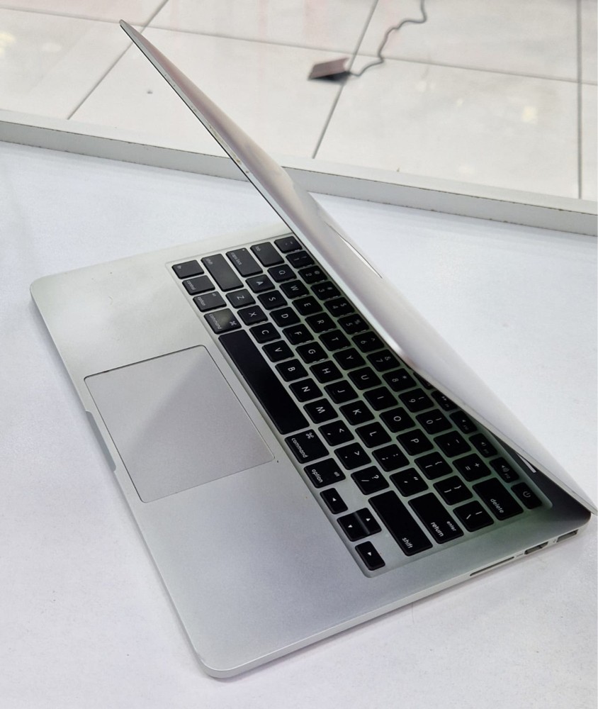 MacBook pro core i5  - 9