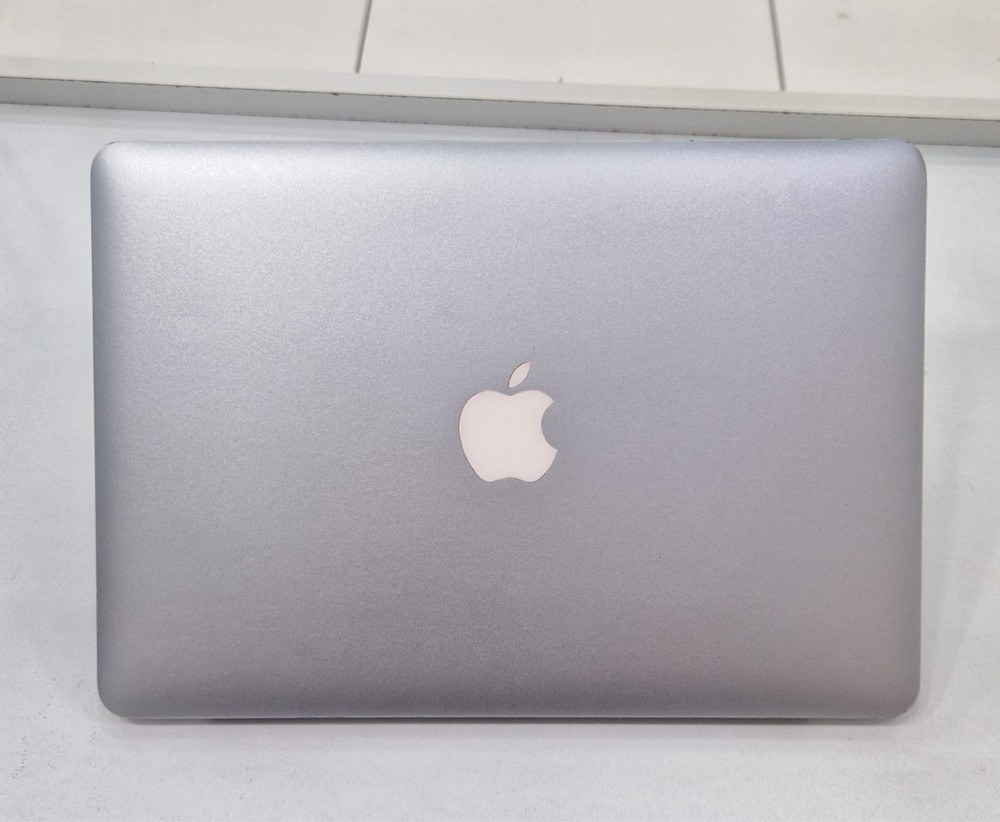 MacBook pro core i5  - 13