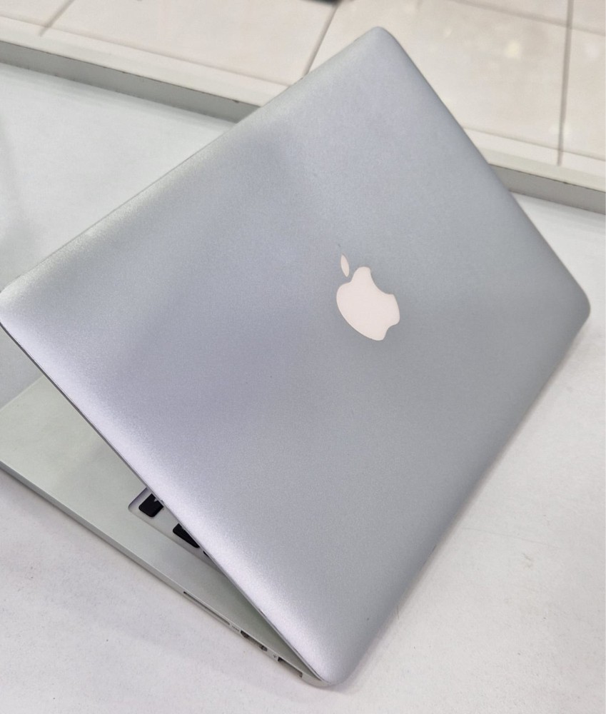 MacBook pro core i5  - 12