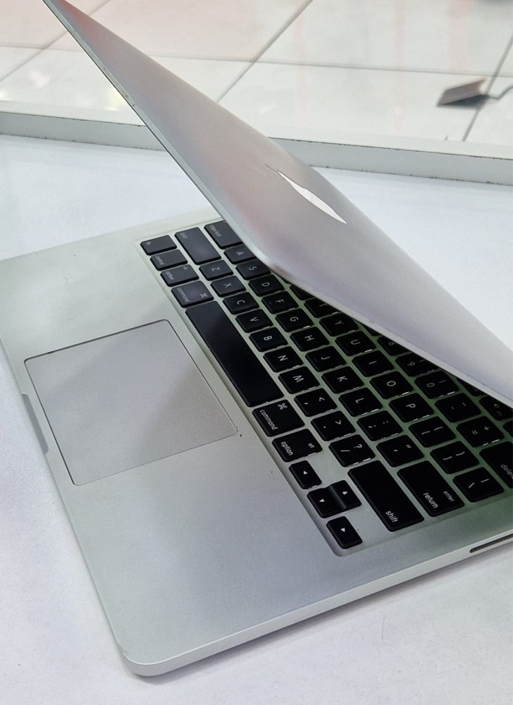 MacBook pro core i5  - 10
