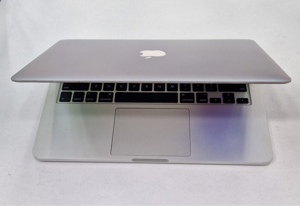 MacBook pro core i5  - 5
