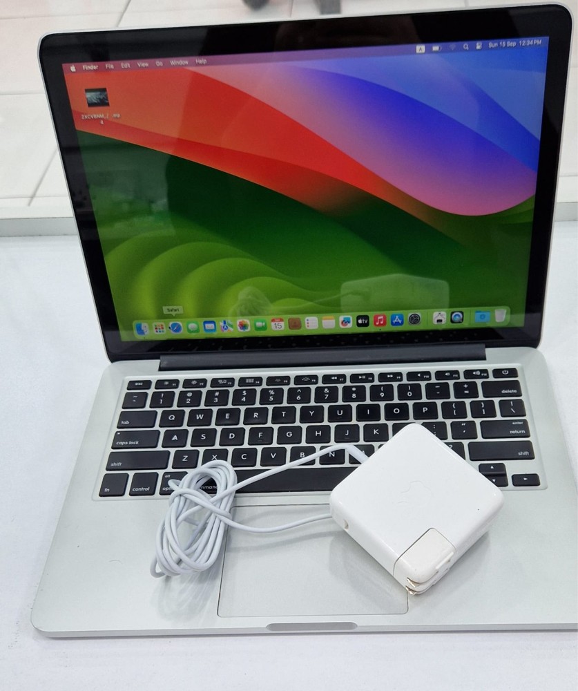 MacBook pro core i5  - 11