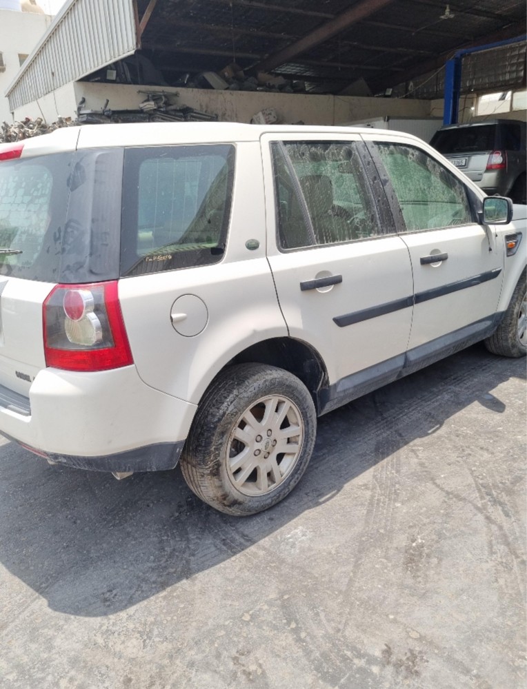 لاندروفر سكراب للبيع قطع غيار فقط - 1