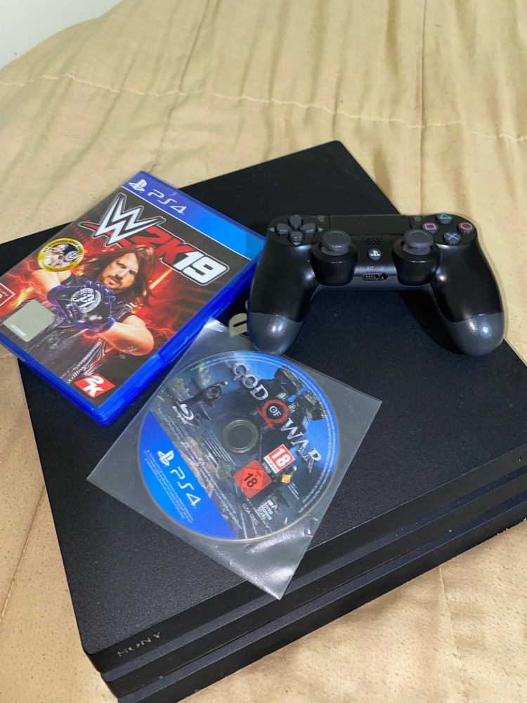 PS4 Pro - 1