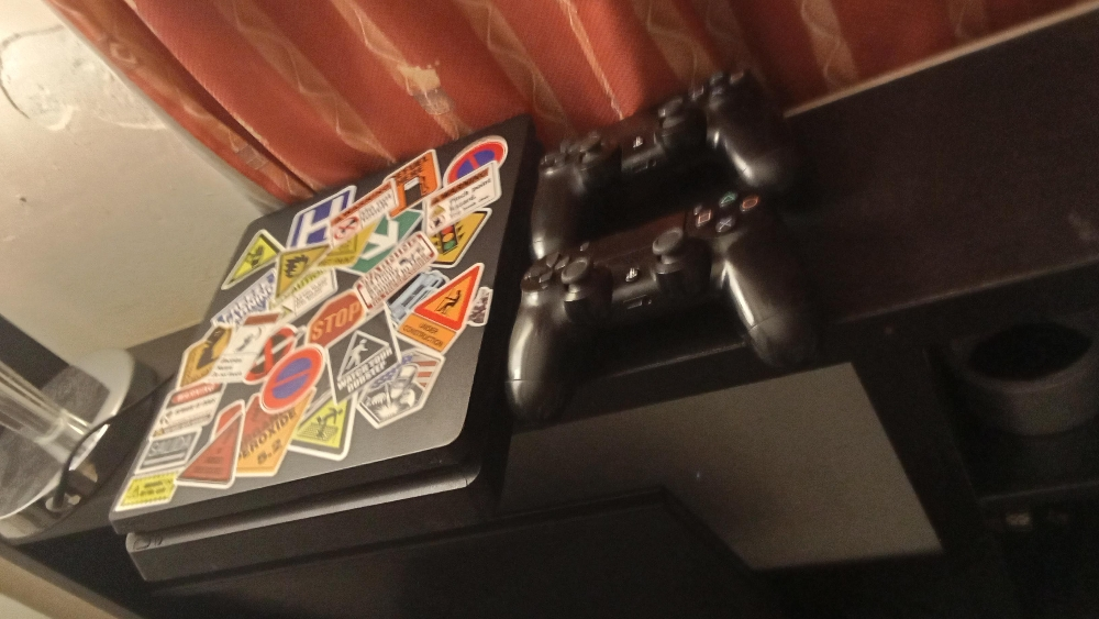Playstation 4 - 4