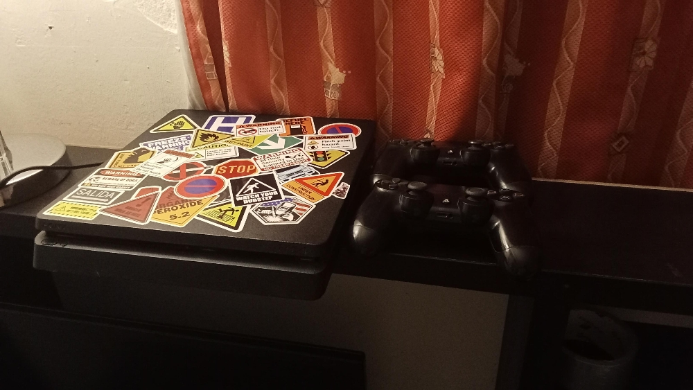 Playstation 4 - 1