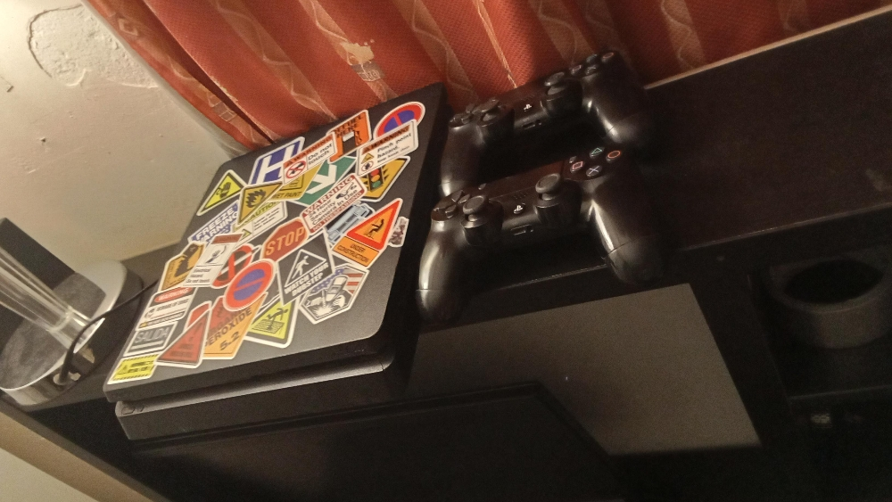 Playstation 4 - 3