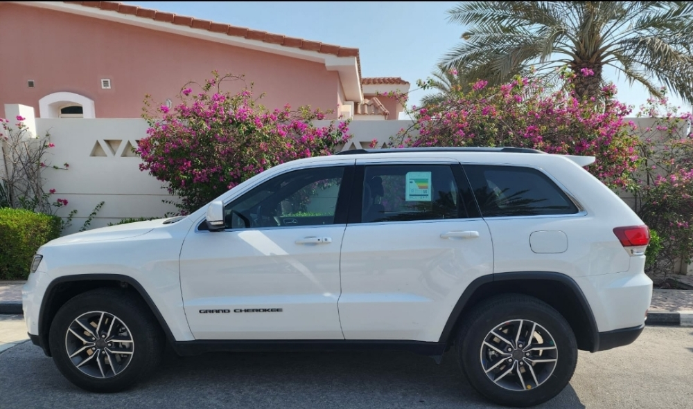 Selling Jeep Cherokee laredo 2021 - 1