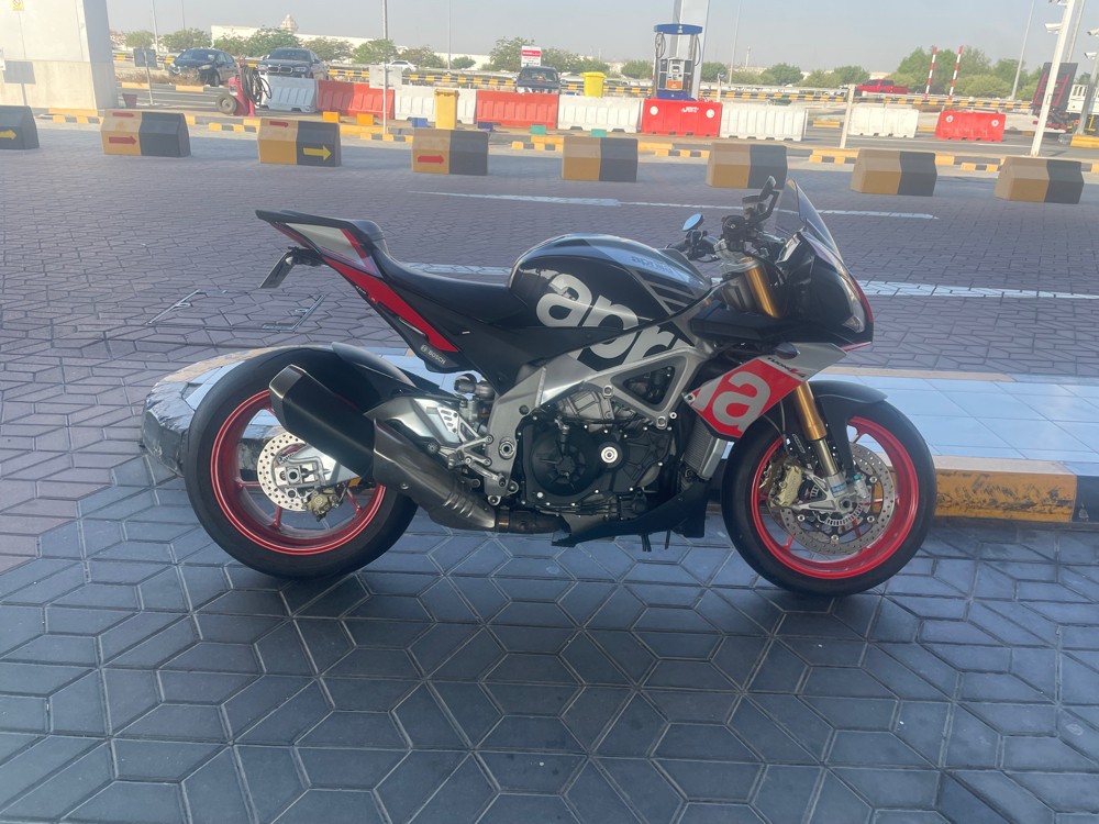 Aprilia Tuono V4 1100 Factory - 2