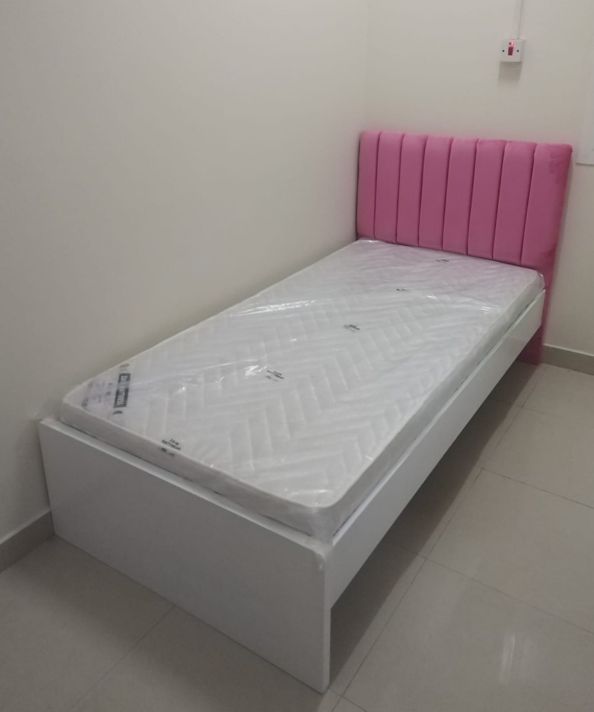 Single bed and mattress availab. - 2