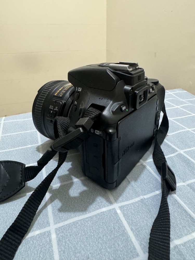 DSLR nikon d5600 with 50mm 1.8 - 4