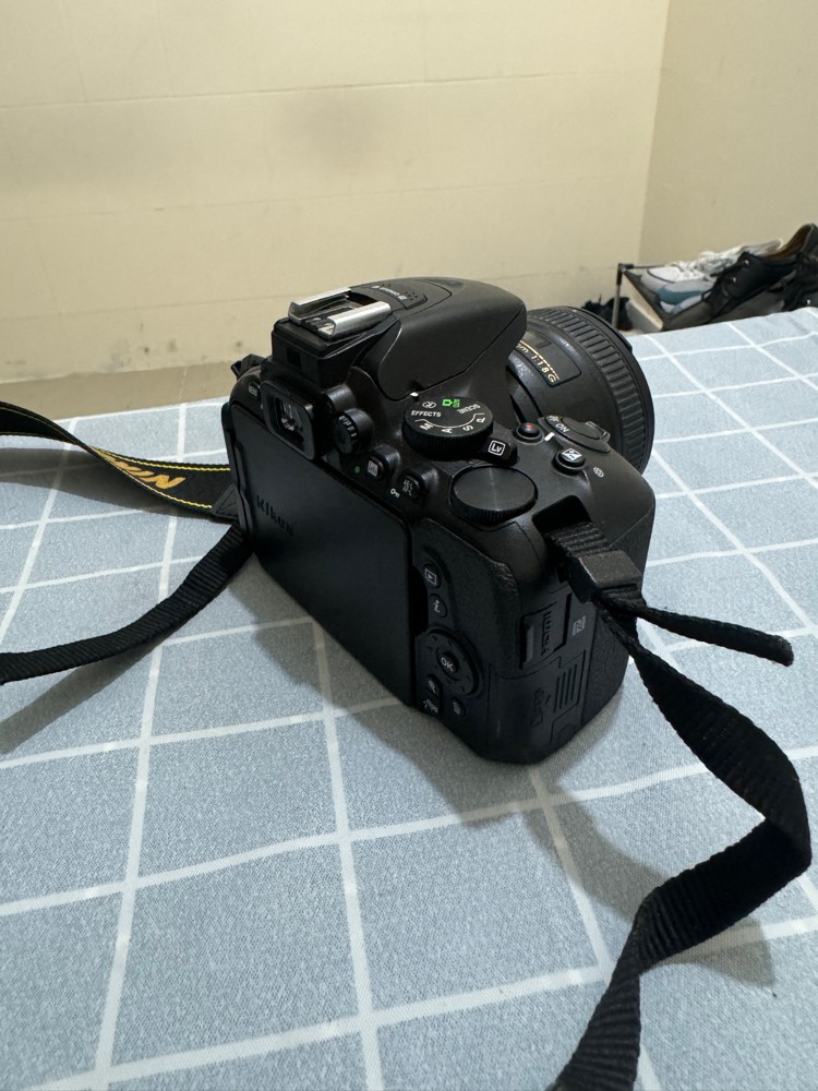 DSLR nikon d5600 with 50mm 1.8 - 7