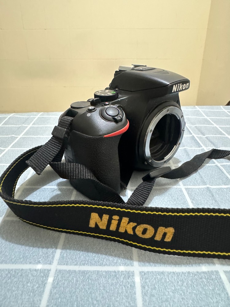 DSLR nikon d5600 with 50mm 1.8 - 1