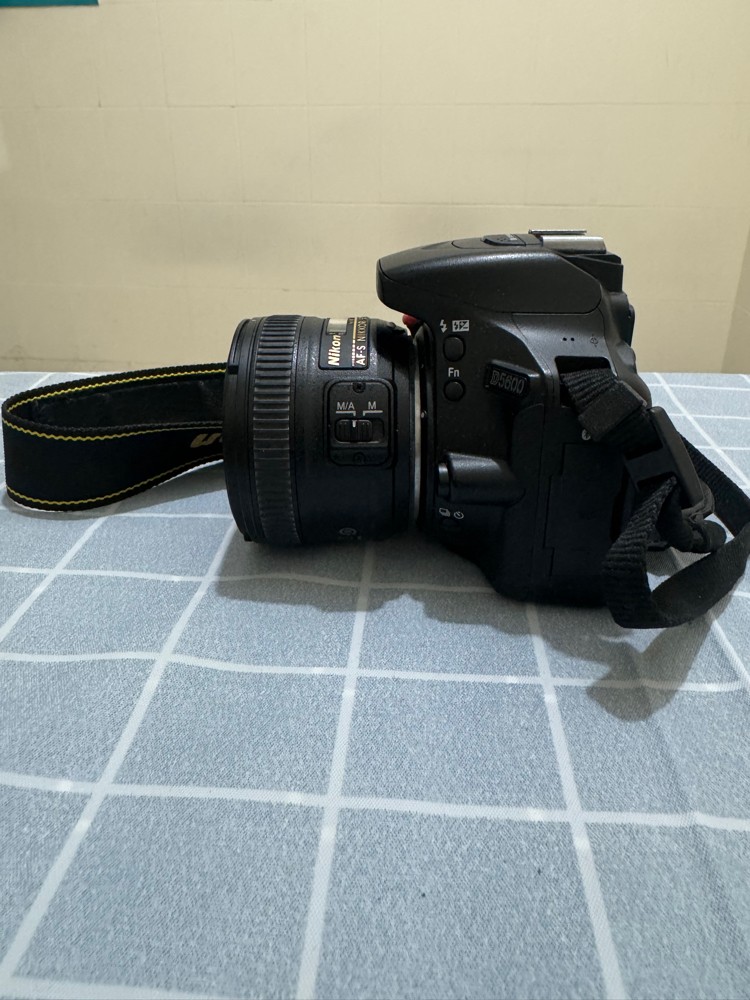 DSLR nikon d5600 with 50mm 1.8 - 10