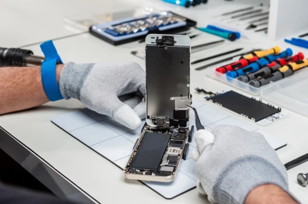 smart phone repair technician - 2