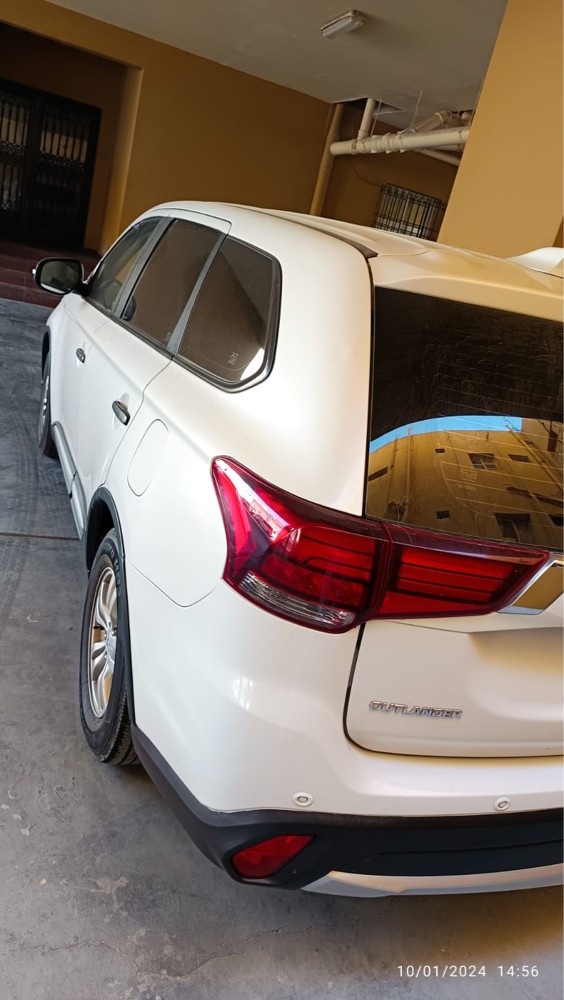 Mitsubishi Outlander - 2