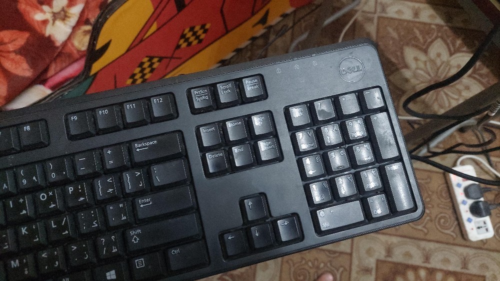 كمبيوتر مع جميع مستلزماته - 4
