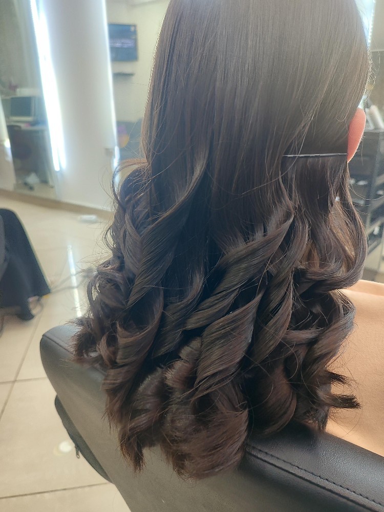 Salon supervisor and Beautician - 4