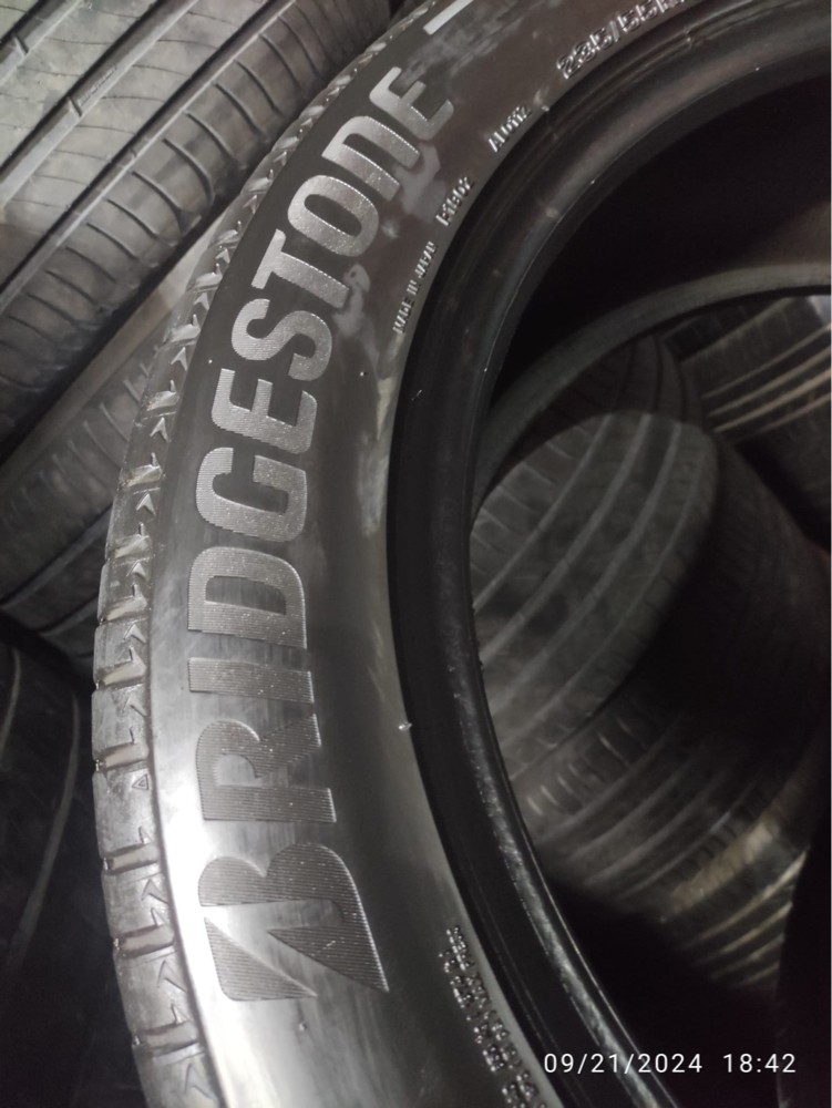 235/55/20”Brigestone Tyre - 4