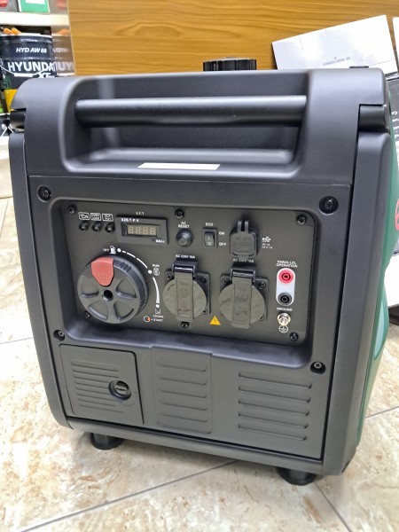 ELEMAX Generator R3000iE - 4