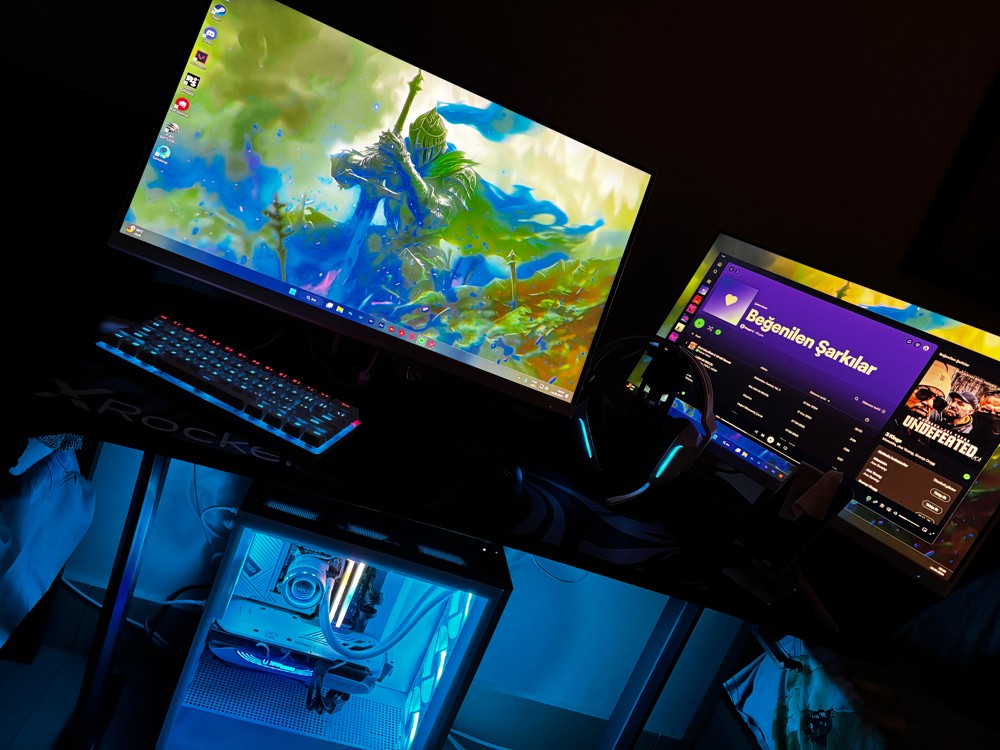 WHITE CUSTOM MADE DESKTOP - 4