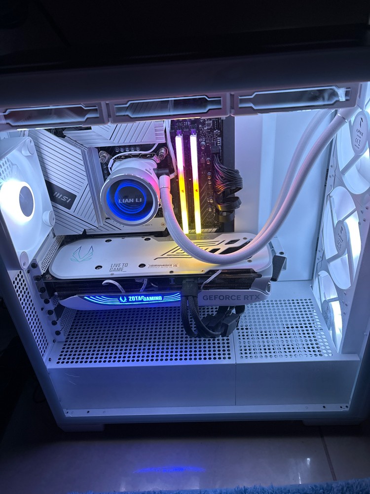 WHITE CUSTOM MADE DESKTOP - 7