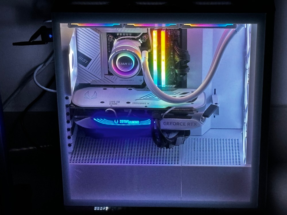 WHITE CUSTOM MADE DESKTOP - 5