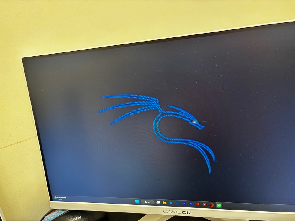 WHITE CUSTOM MADE DESKTOP - 3