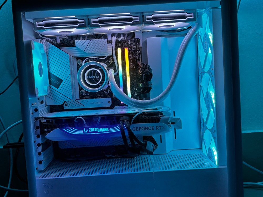 WHITE CUSTOM MADE DESKTOP - 1