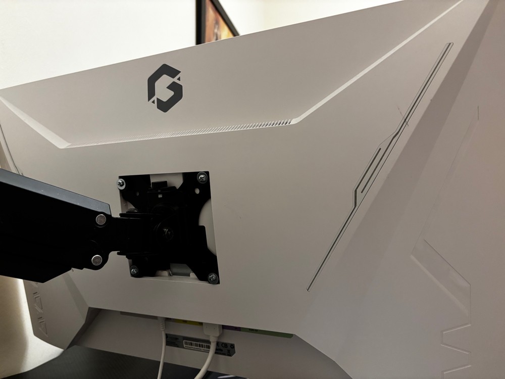 PROFESSIONAL GAMING MONITOR - 2