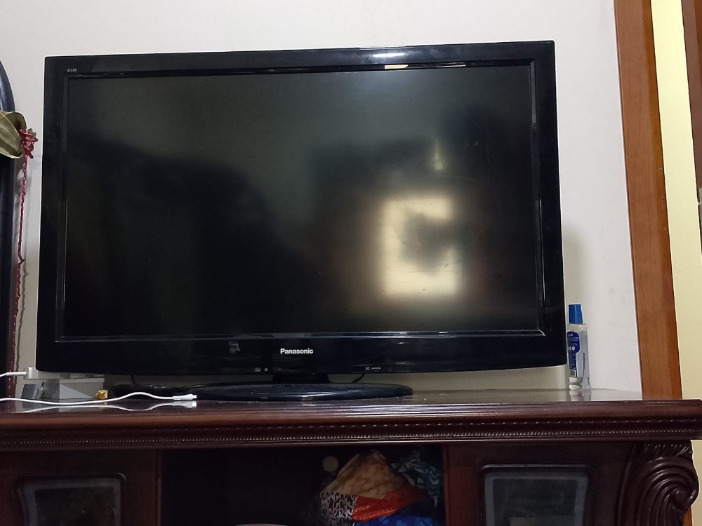 Panasonic viera LCD - 1