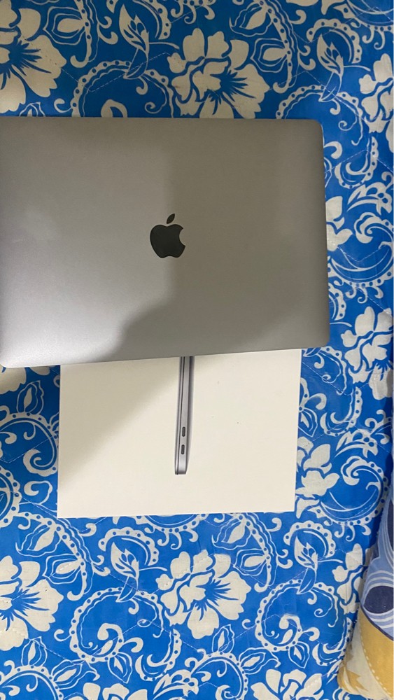 MacBook air, AirPods 2 pro,  - 4
