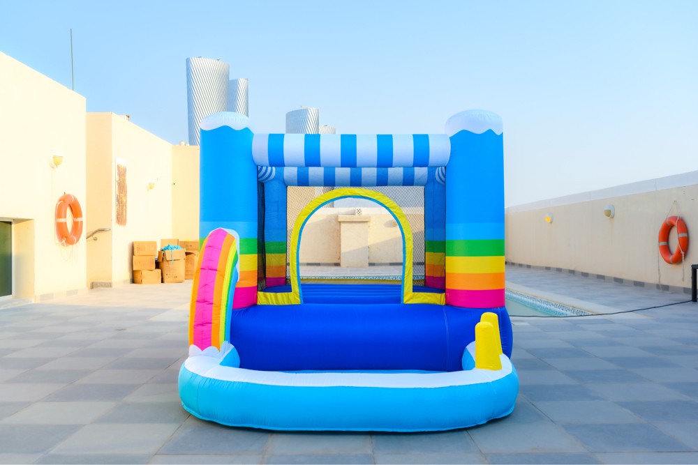 trampoline an castle - 2