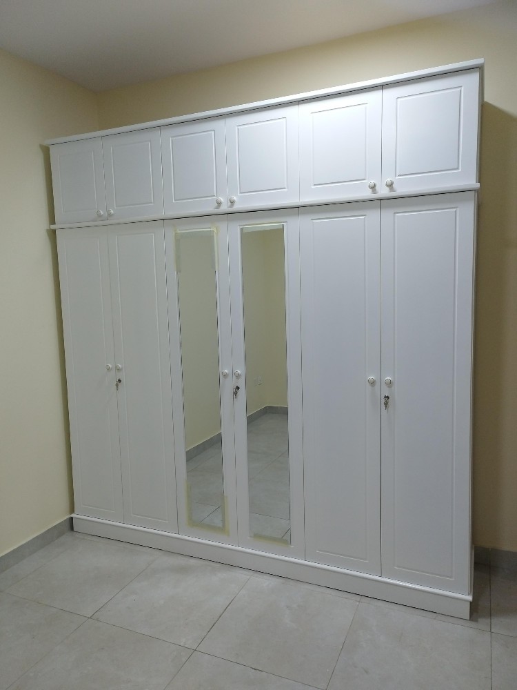 نحن نبيع خزانة كبيرة ونصنعها. 33 - 8