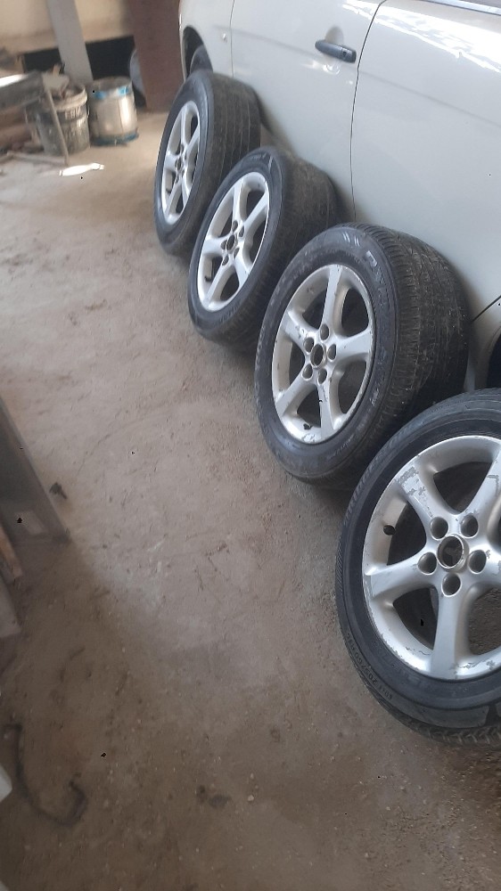Tires and rims of different sizes60 - 8