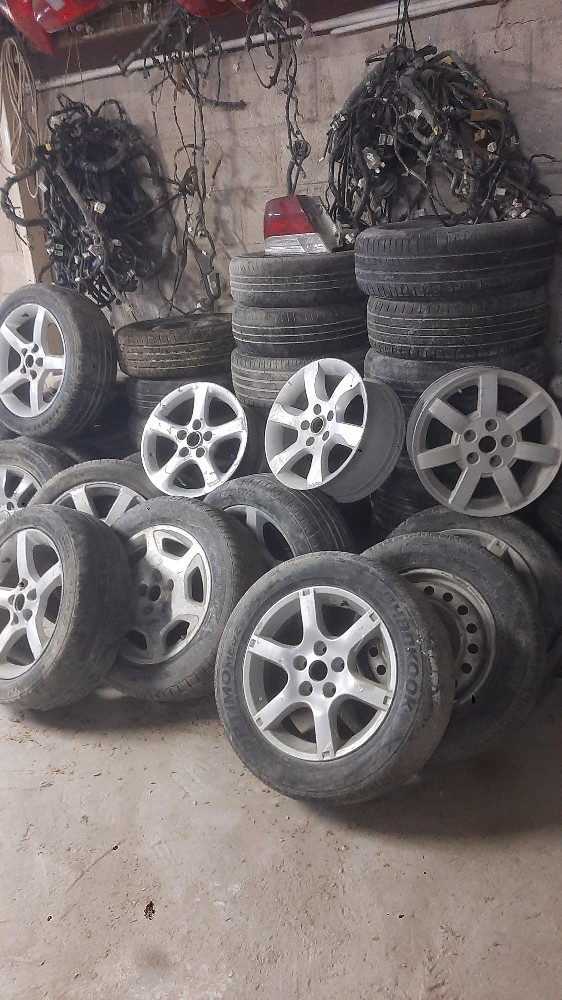 Tires and rims of different sizes60 - 6