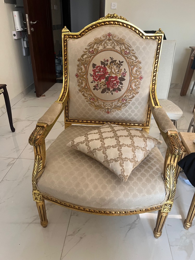 demyaty sitting chairs good cond - 7