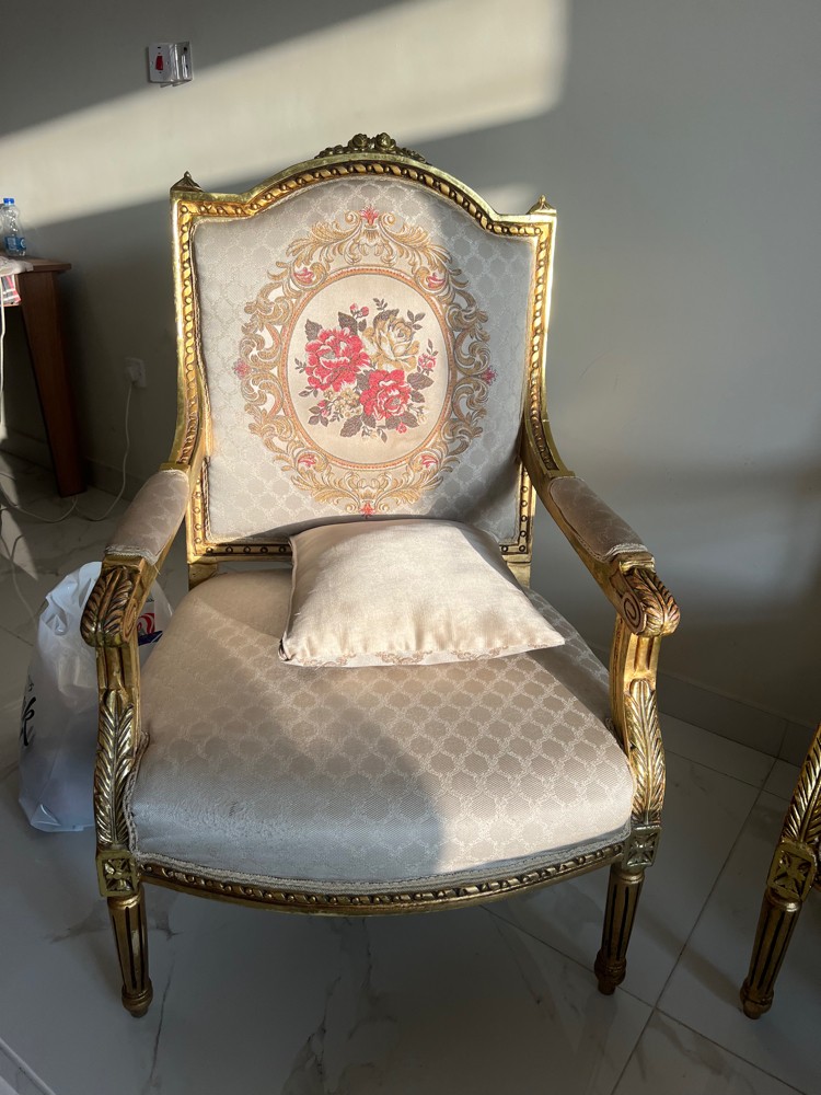 demyaty sitting chairs good cond - 6