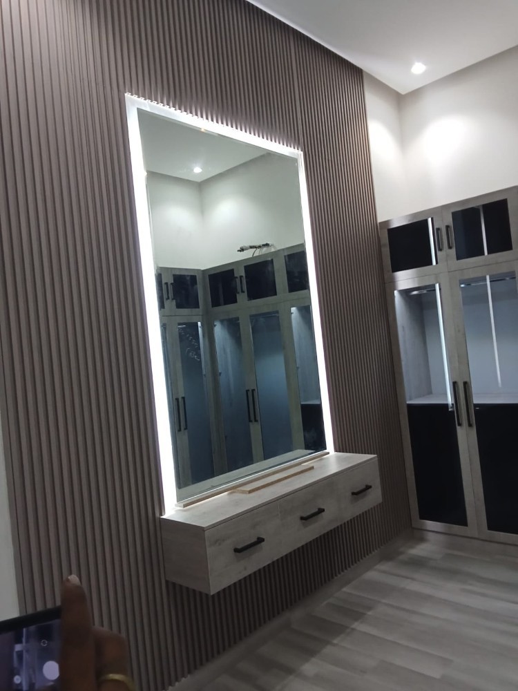 Warbrobe, Cupboard,Curtains - 13