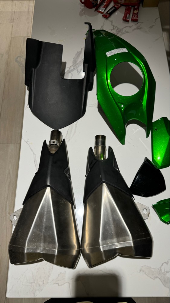 NEW KAWASSAKI Z1000 exhaust and.. - 2