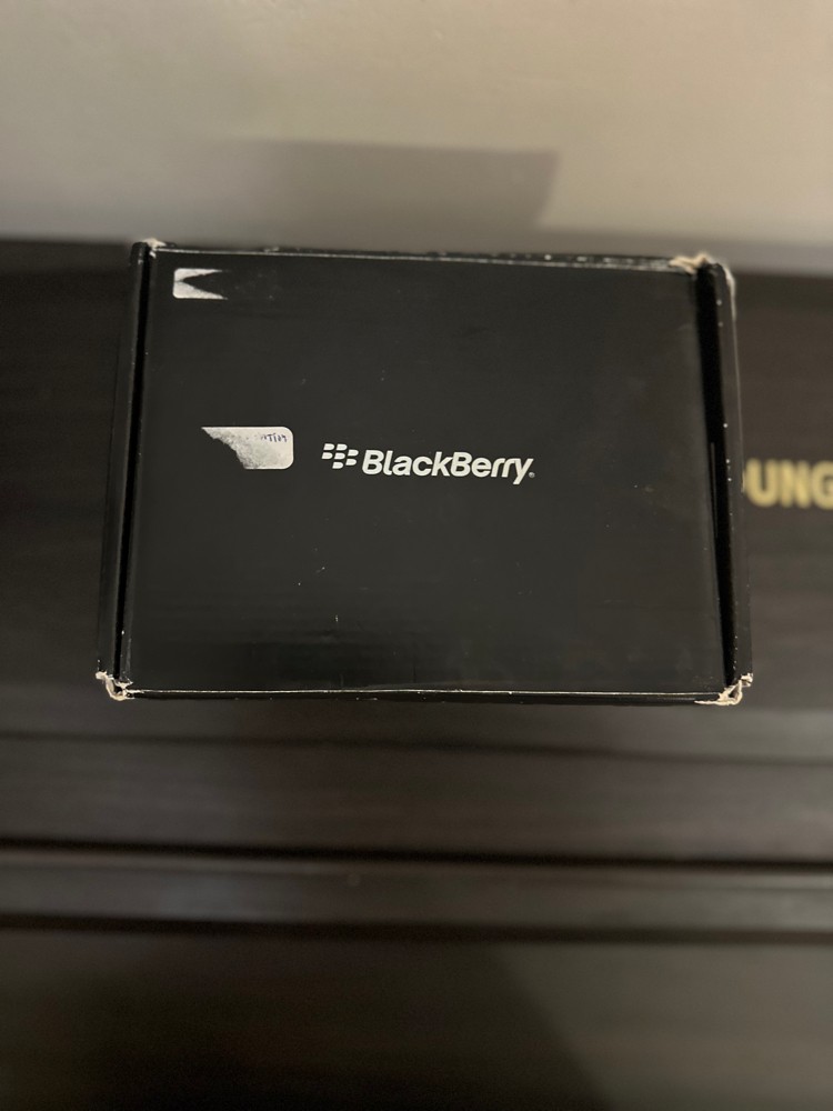 ‏  Blackberry with box - 7
