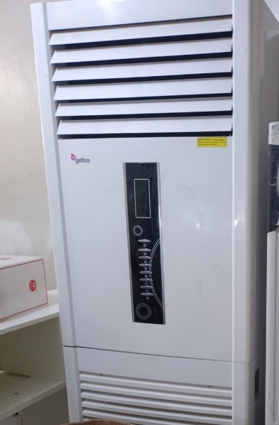 Stand A/C - like new 3/4/5 Ton - 6