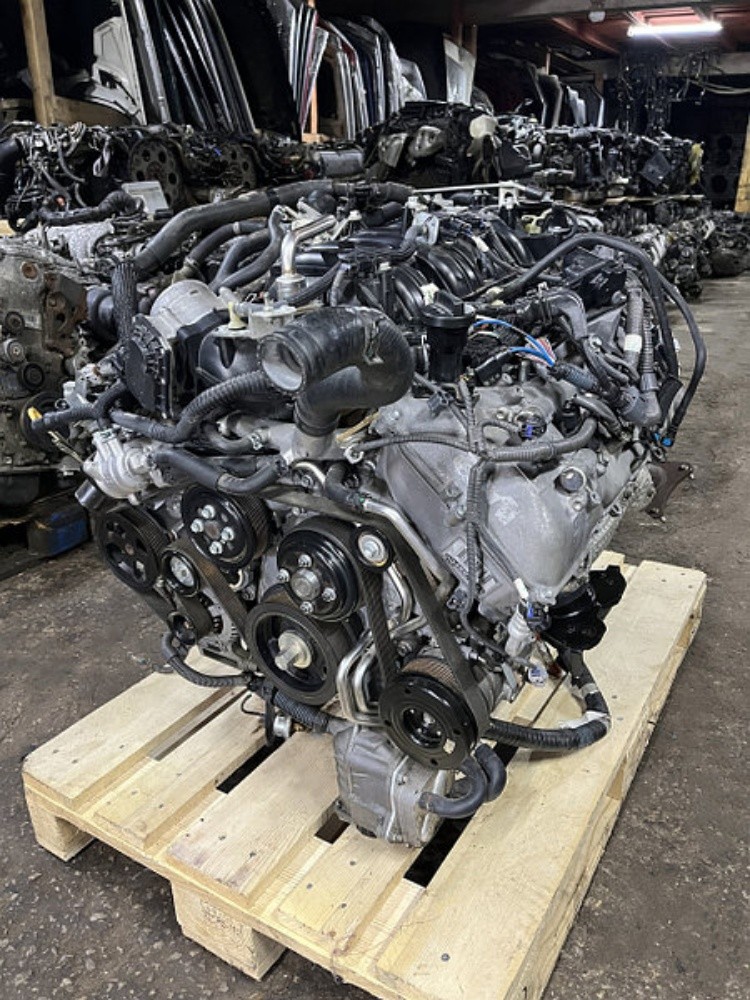 Toyota Land Cruiser 1UR engine - 1